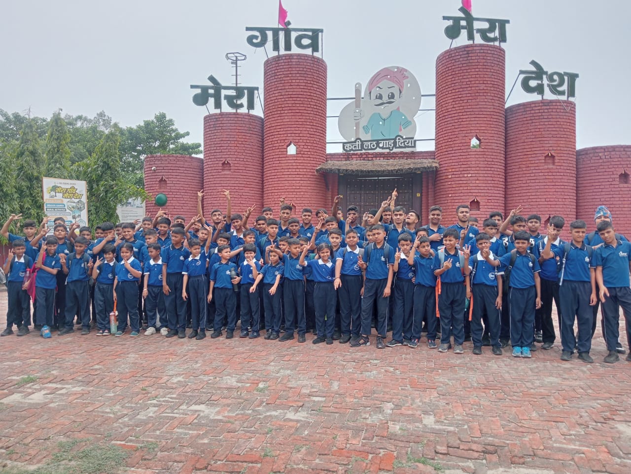 Mera Gaon Mera Desh - Group Photo