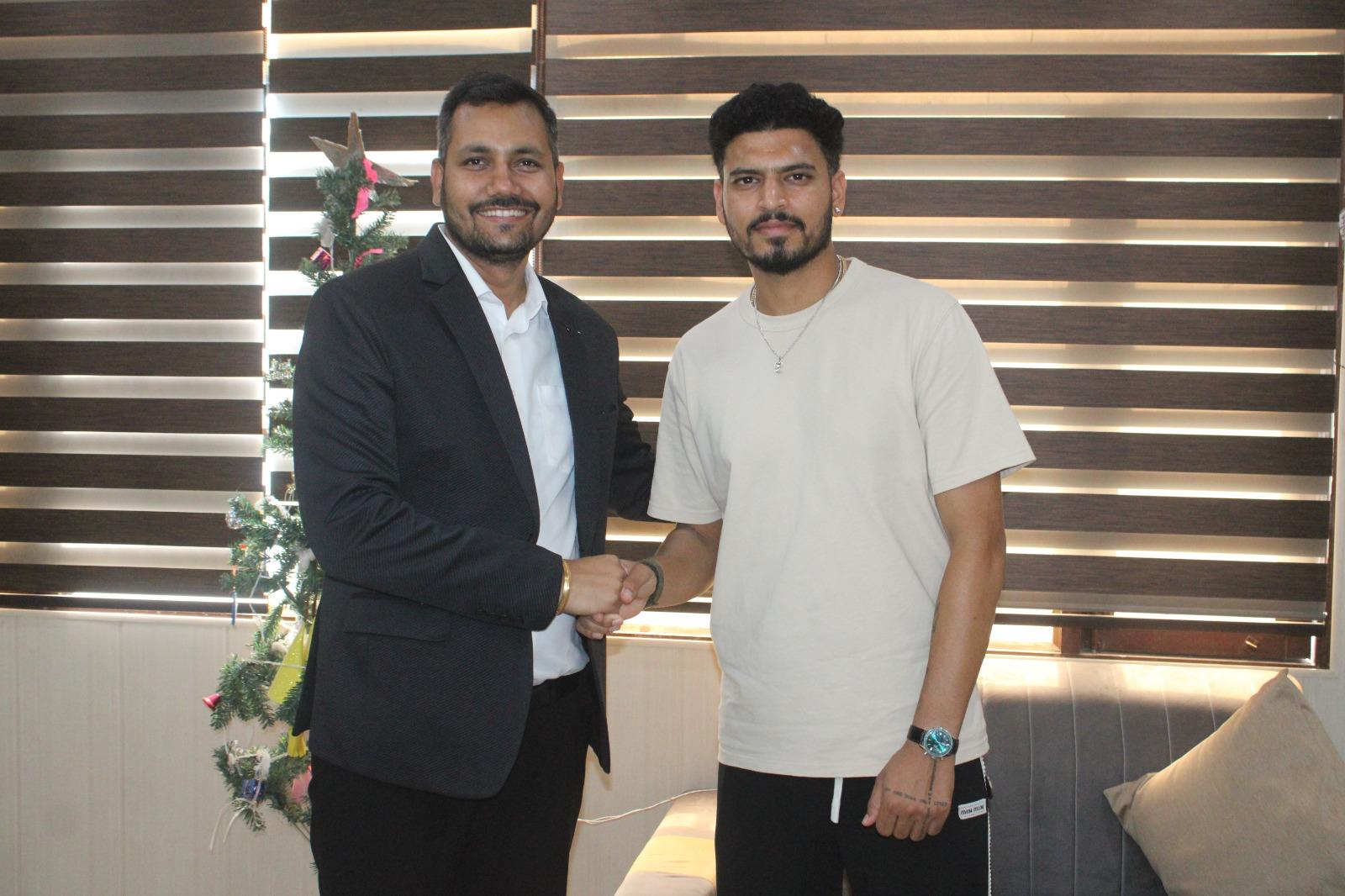 Vaibhav Arora interacting with students